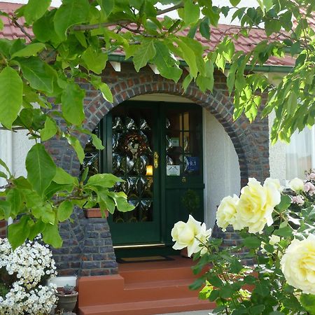 Highway House Bed And Breakfast Oamaru Bagian luar foto