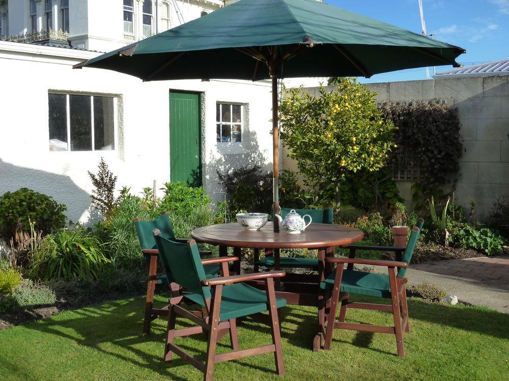 Highway House Bed And Breakfast Oamaru Bagian luar foto